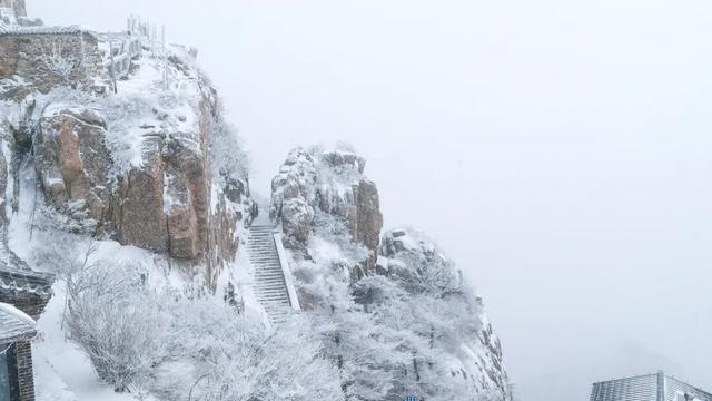 美到失语！雪后泰山限定风景，仿佛天宫坠落人间！