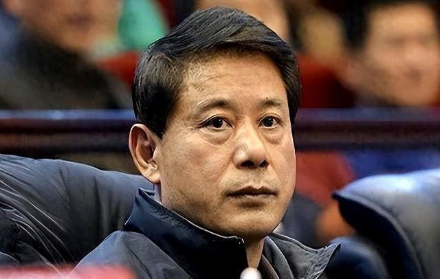 毁了王治郅，逼姚明退役，他凭一己之力让中国篮球倒退了二十年！