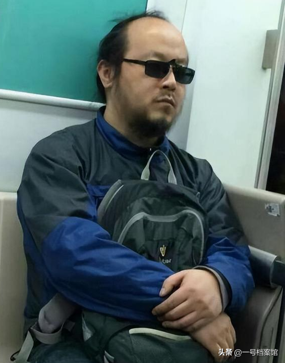原来我们都被骗了！窦唯的落魄潦倒是假象，北京四合院才是真底气