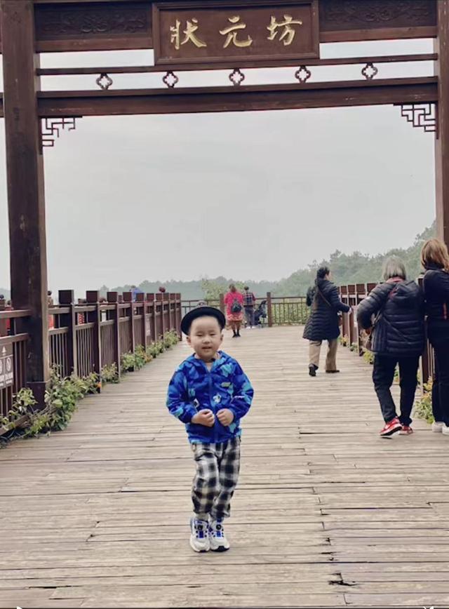 我和老伴孙子继续旅游，到南宁植物园（青秀山）留下最珍贵的回忆