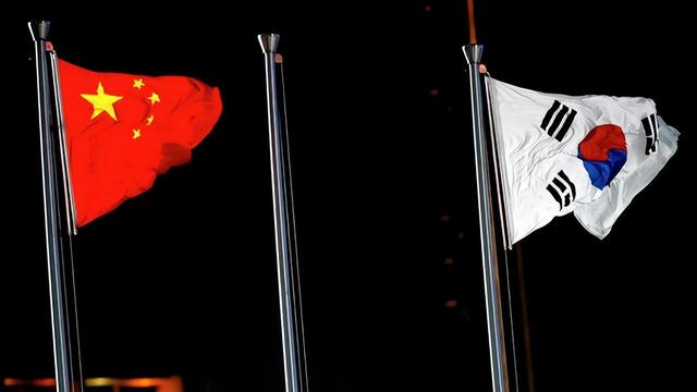 中韩已谈妥，李在明通知全球，高市终于改口	，不再奢求与中方见面