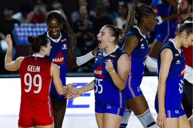 25-27被翻盘！中国女排0-2落后法国，吴梦洁庄宇珊低迷，接近出局