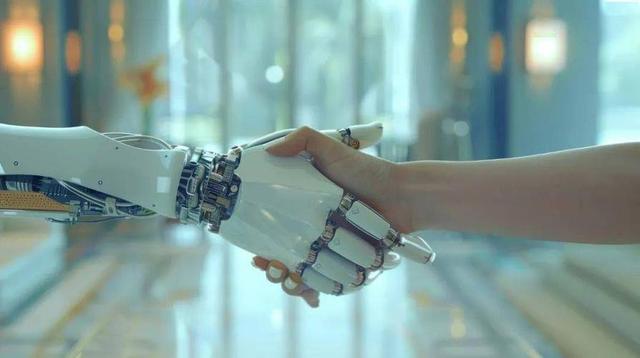 OpenAI 爆猛料，年收入预测突破2000亿美元，国产AI 碾压苹果