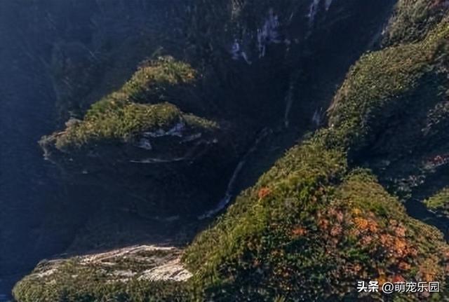 冬日三峡库区现色彩狂欢，秭归山村如宝石散落，错过等一年