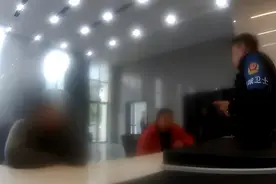 妻子身患重病，捡到了4万多现金的他选择这样做……图片