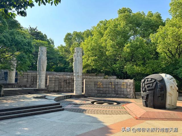 绍兴柯岩风景区，柯岩、鉴湖和鲁镇各自的魅力