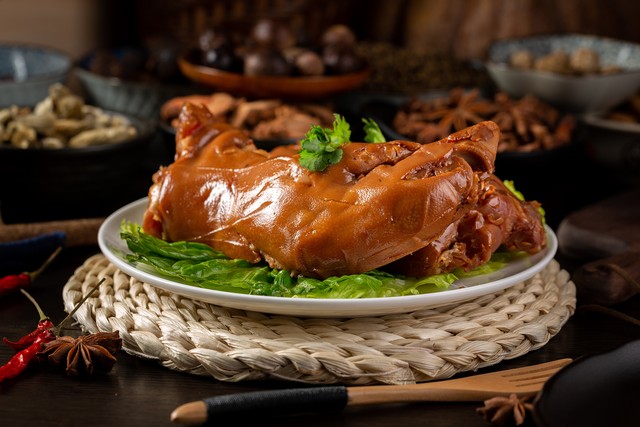 2025年猪头批发价格行情查询_猪头肉营养价值_医生推荐适量摄入猪头肉