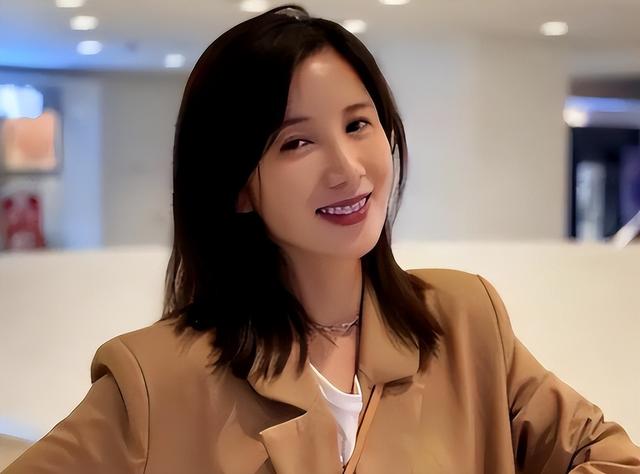 离婚8年	，一别两宽，如今的黄景瑜，已是王雨馨高攀不起的存在