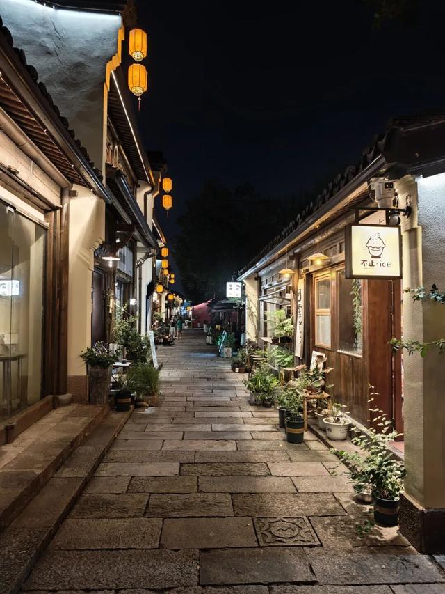 左手改名右手背屏，小米17 Pro真能对标苹果？