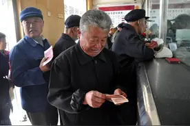 双喜临门！高龄补贴持续上调，高龄津贴上调各地区一览表，65岁能领多少？图片