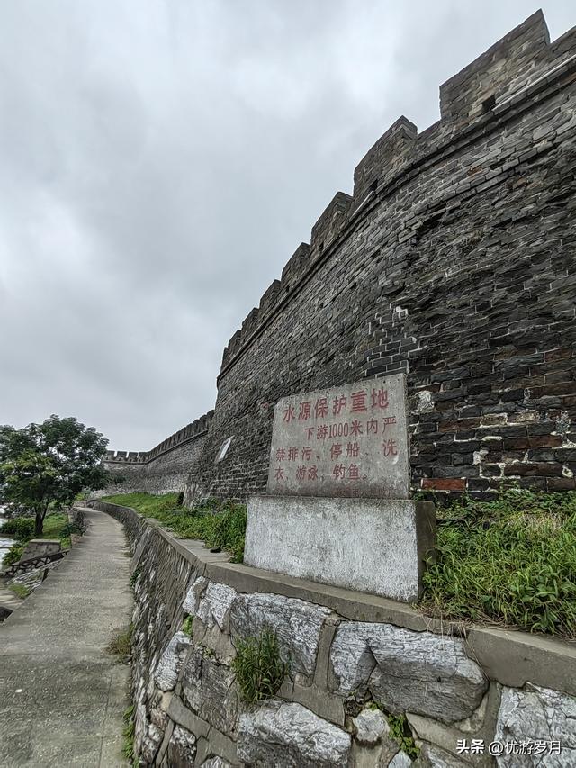襄阳古城汉江风景很美