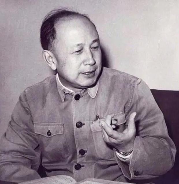 中央军委决定公开邓稼先的身份	，许多亲友问许鹿希：他还活着吗？