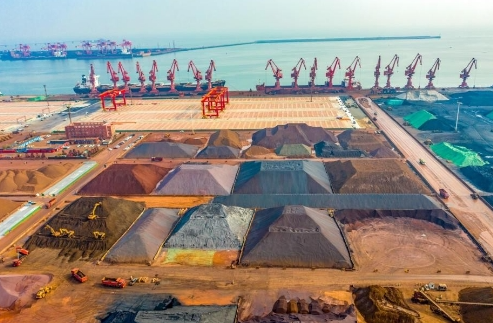 特朗普没记住教训，再度威胁对华加税，商务部回了10个字，打，奉陪到底；谈，大门敞开