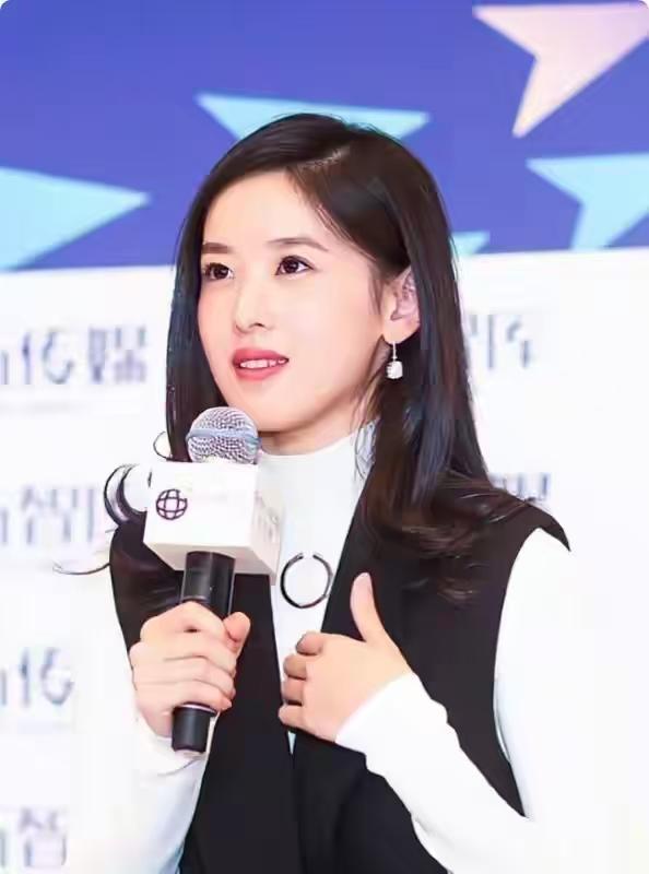 这次，在自嘲老婆面前没自信的刘强东身上，暴露了老夫老妻的尴尬