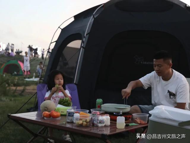 天山为幕，雪峰为卷——天山户外大本营成为旅游新地标