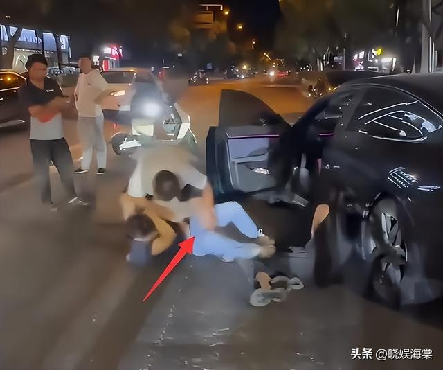 男子暴打情夫后续：妻子下跪求饶，知情人爆猛料，恶心的还在后面