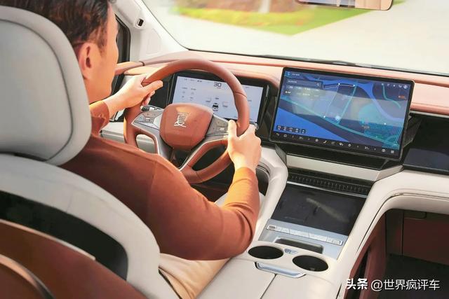 比亚迪全新中大型MPV来袭，24.98万，续航超1060km，油耗仅5.3L！