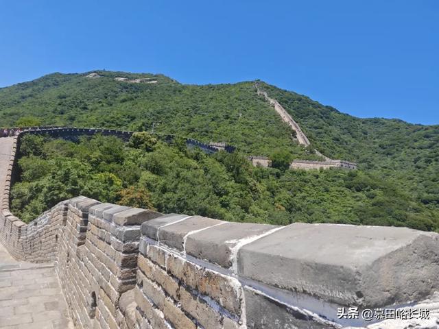 百年车轮遇上千年雄关 捷克老爷车队惊艳亮相北京怀柔慕田峪长城