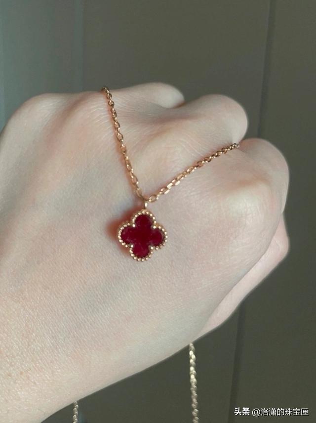 玉髓八大冷知识：它是玛瑙近亲，奢侈品牌最爱，一寸画面一寸金