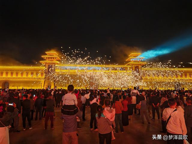 铁火映山河 中俄共华章 云梦国庆夜空中绽放文明对话