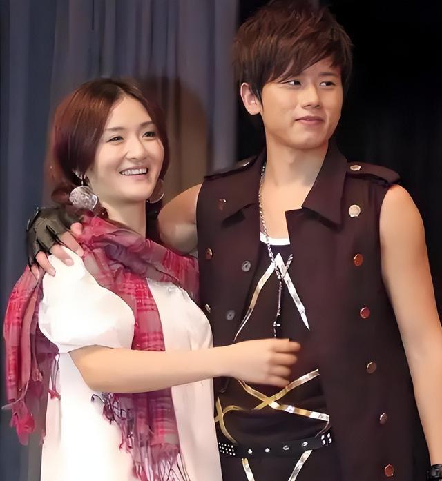 央媒发文，42岁张杰高调官宣喜讯，全网恭喜，终于等到这一天