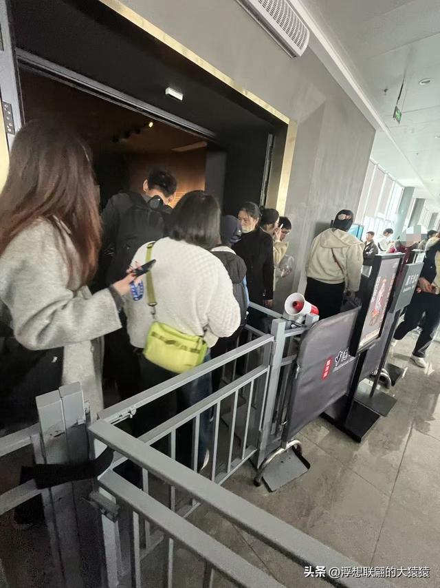 景德镇一日游，只顾着人挤人看后脑勺了，真正做到“累并快乐着”