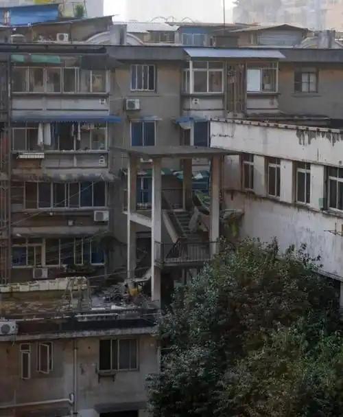 有人正在疯狂收购老旧小区顶楼，内行人：里面的商机许多人都不懂