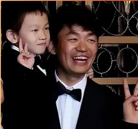 王宝强儿子已长大,是谁的亲儿子一目了然,观众:太像了