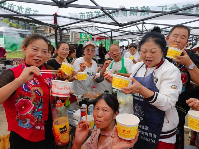 秋日凉都迎客至 帐篷美食引潮来 | 六盘水“加多宝·烙享凉都·帐篷季”首站活动盛大开启