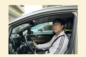 孕妇坐网约车时突然分娩，司机这样做， 企业这样奖励司机！图片