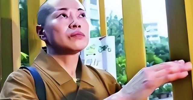“风流尼姑”释智定落网，白天穿僧袍念经，晚上与和尚醉生梦死！