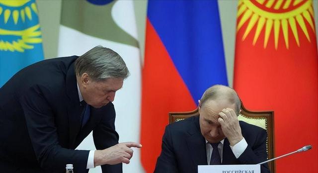 泽连斯基亲站城门口，俄却宣称已占领！平行世界战场现"时空错乱"