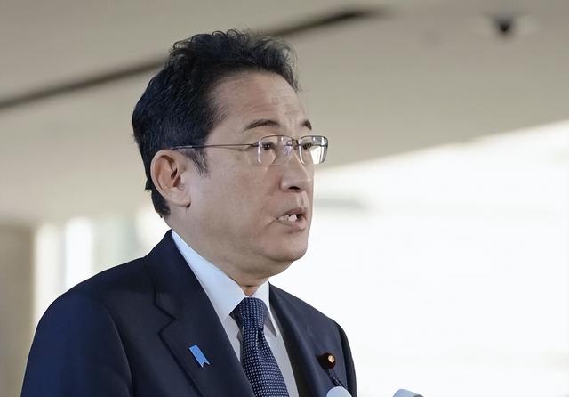 岸田文雄头疼了！2023年仅出口6台光刻机，利润暴跌至少22%