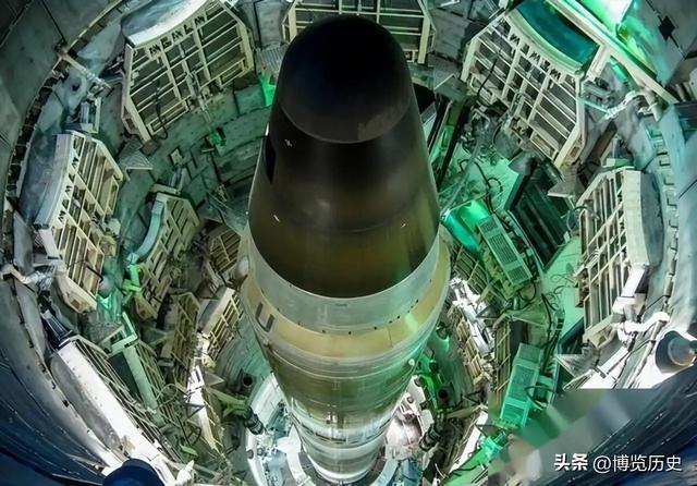 2100枚核弹24小时待命，张召忠曾发出警告：一旦开战，无处可逃