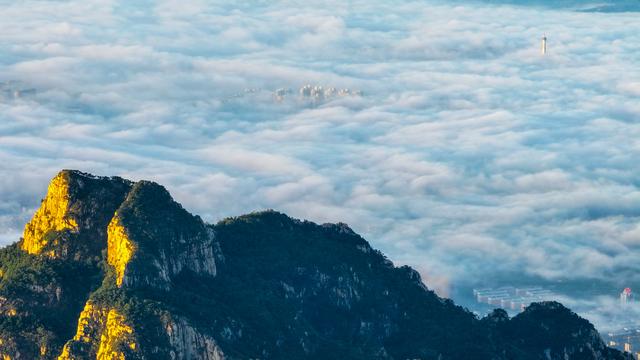 泰山云海之上的天地交响