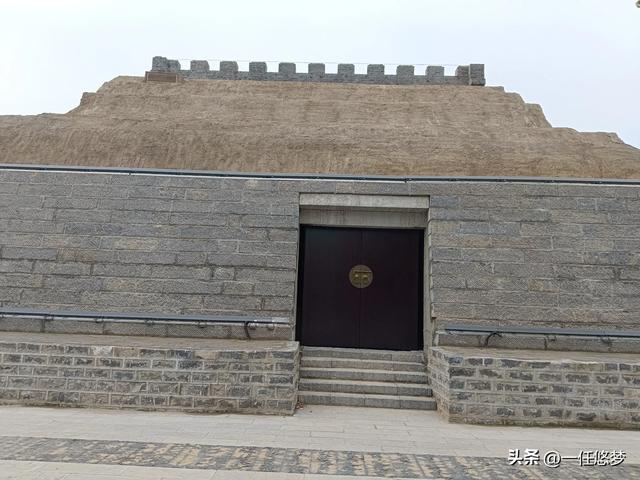 历史文化公园的防空洞