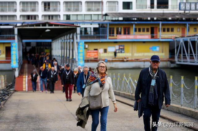 入境游持续升温 百人欧洲旅游团乘游轮抵浔