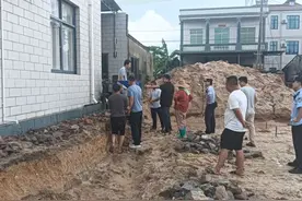 东方新龙镇网格员协助化解一起宅基地矛盾纠纷图片