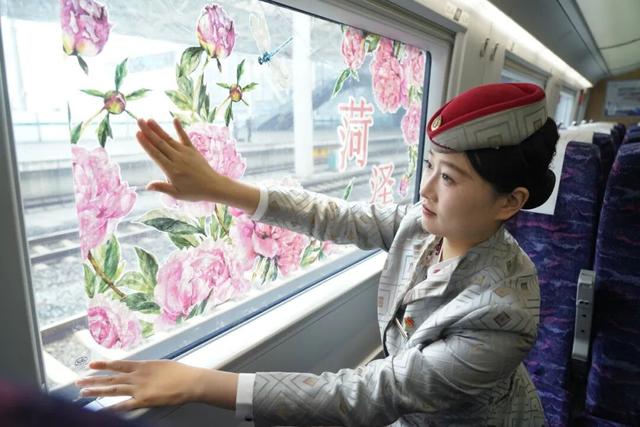 限时开行！列车串起繁花与海滨画卷！