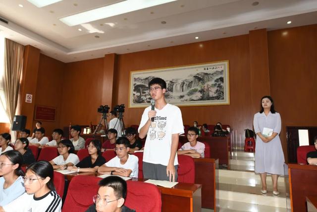 中国科学院院士桂建芳走进黄梅一中