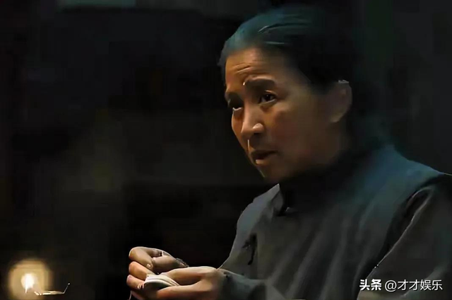 千万别被迟蓬骗了！电视里朴实无华，私地下竟是这样的“两面派”