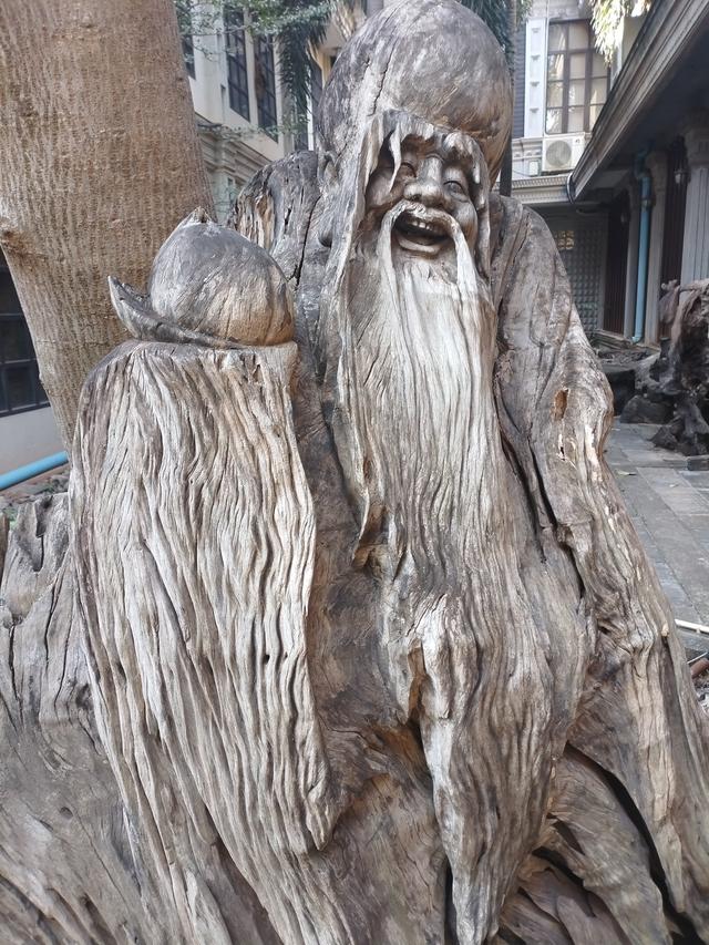 走进老挝万象神木博物馆，触摸木雕里的山河岁月