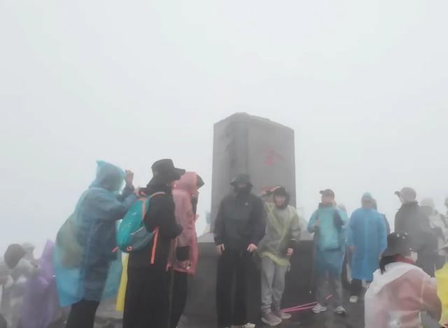 去了一趟江西武功山旅游,发了朋友圈,以为有人点赞,结果尴尬了