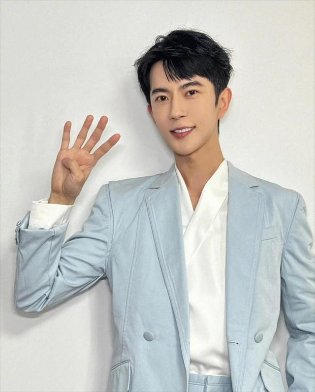 演都不演了，于朦胧离世不到24小时，恶心一幕出现了，李成儒遭殃