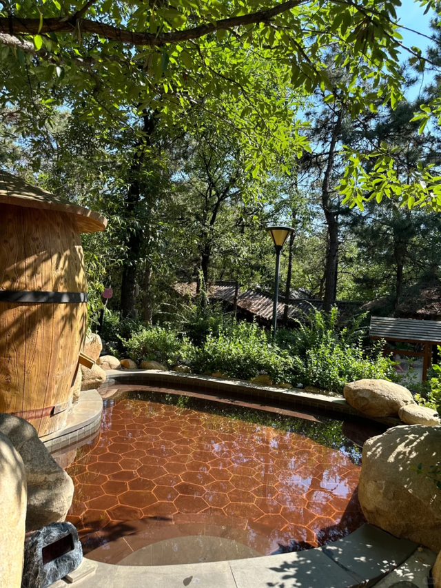 降温天的终极浪漫，是泡进一池温泉里