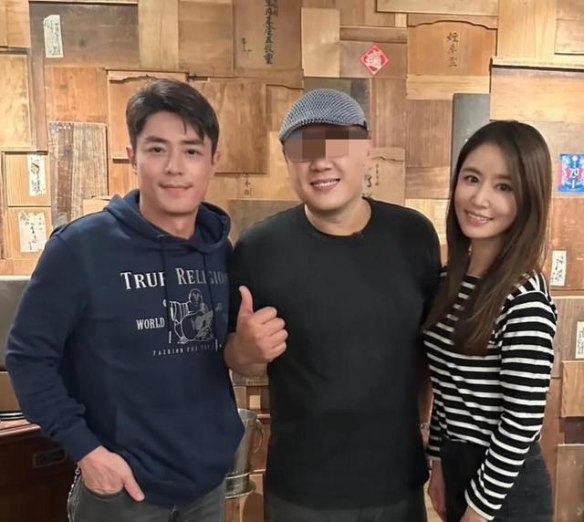 林心如霍建华餐厅现身成网友热议	，两人真实状态引发情感讨论