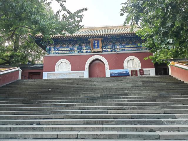 北京北海公园：都有哪些景点，绕湖走一圈看看。