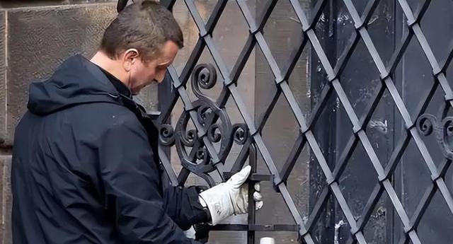 法国追捕熔金贼，却揭开百年国耻：他们被偷的，原来也是抢来的！