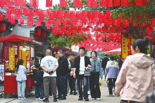 【欢度国庆 乐享假期】节日市场 活力十足