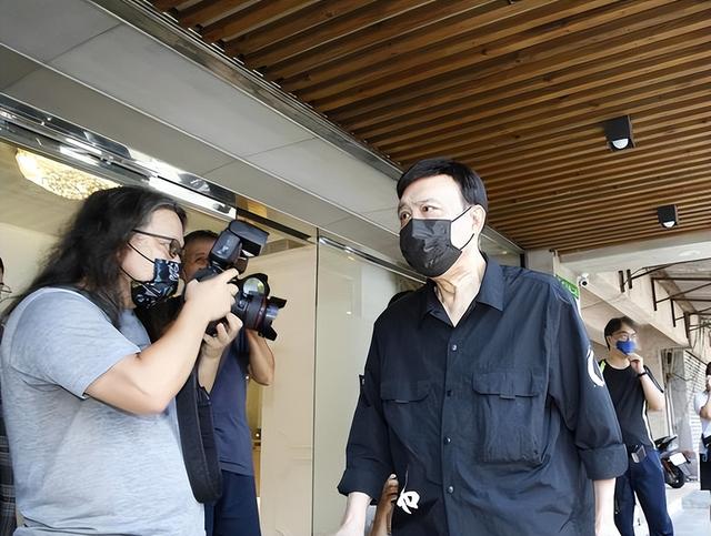 从歌王沦为“台独”的他，赔光家产还欠下百万债务，如今晚年凄凉